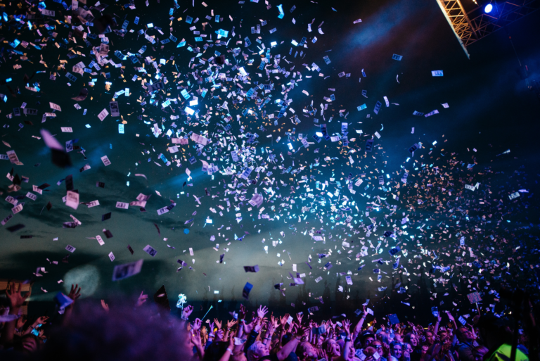 5 Fun Activities for your next party: A blog post about how hosting a party does not mean you have to be the entertainer.