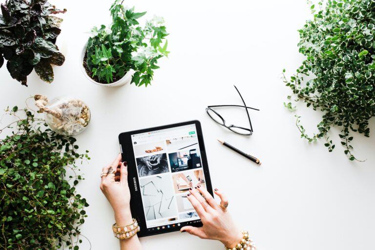 What’s New in Online Shopping: A blog post with an overview of the newest and hottest online shopping products.